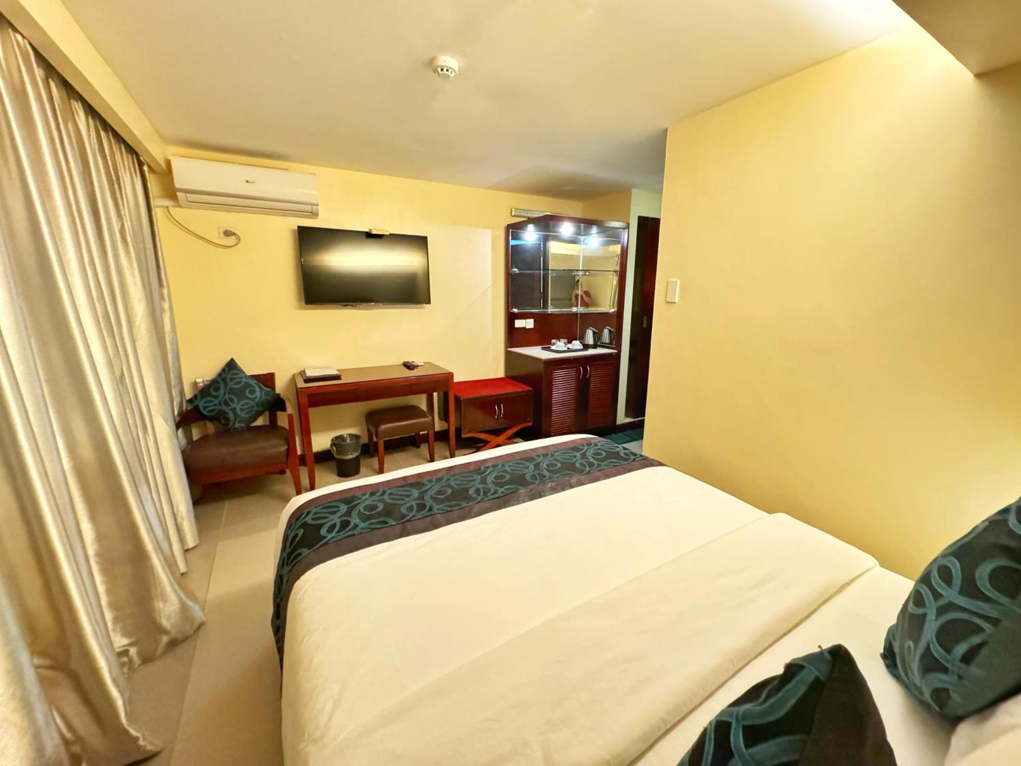 Hotel Golden Phoenix Boracay 4*