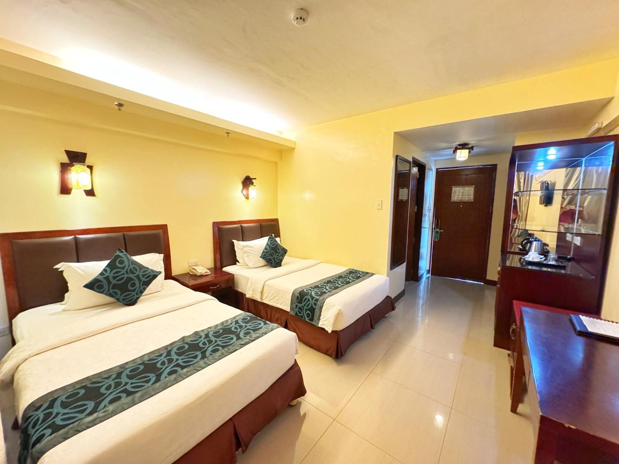 Golden Phoenix Boracay 4* Manoc-Manoc